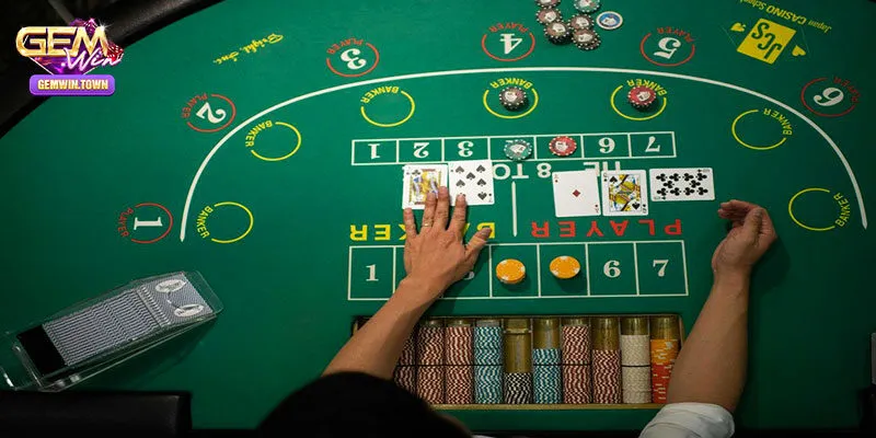 So sánh nhanh game casino Baccarat với bài cào